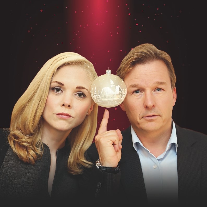 Sigrid Spörk und Serge Falk mit Christbaumkugel